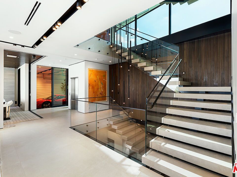 Photo 4 of the Hollywood Hills house
