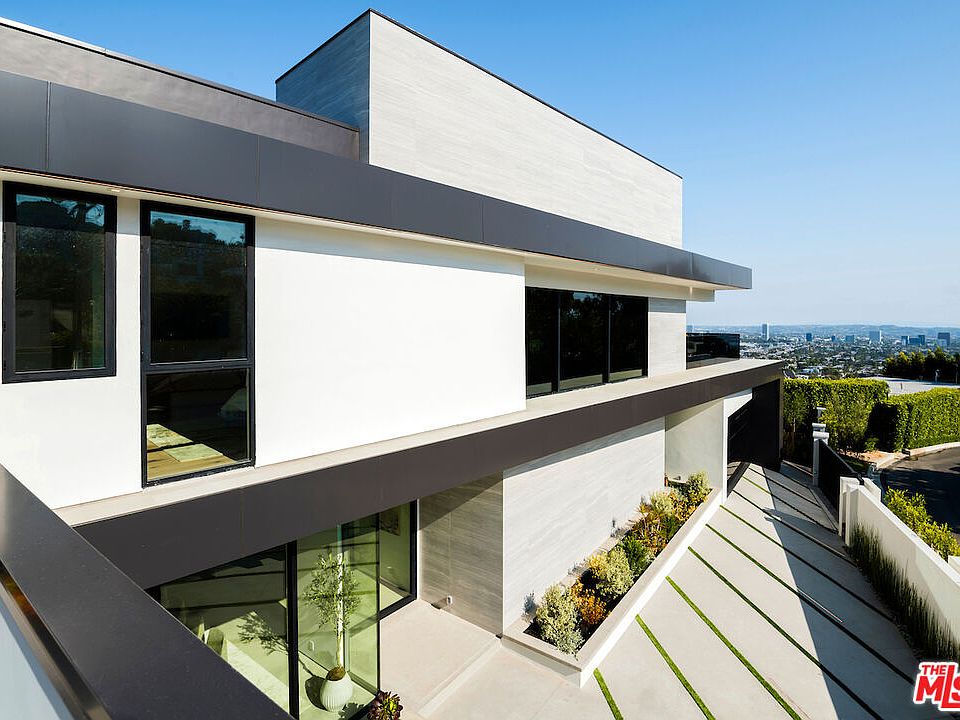 Photo 6 of the Hollywood Hills house