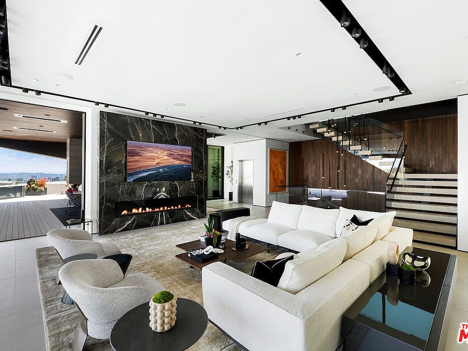 Photo 7 of the Hollywood Hills house