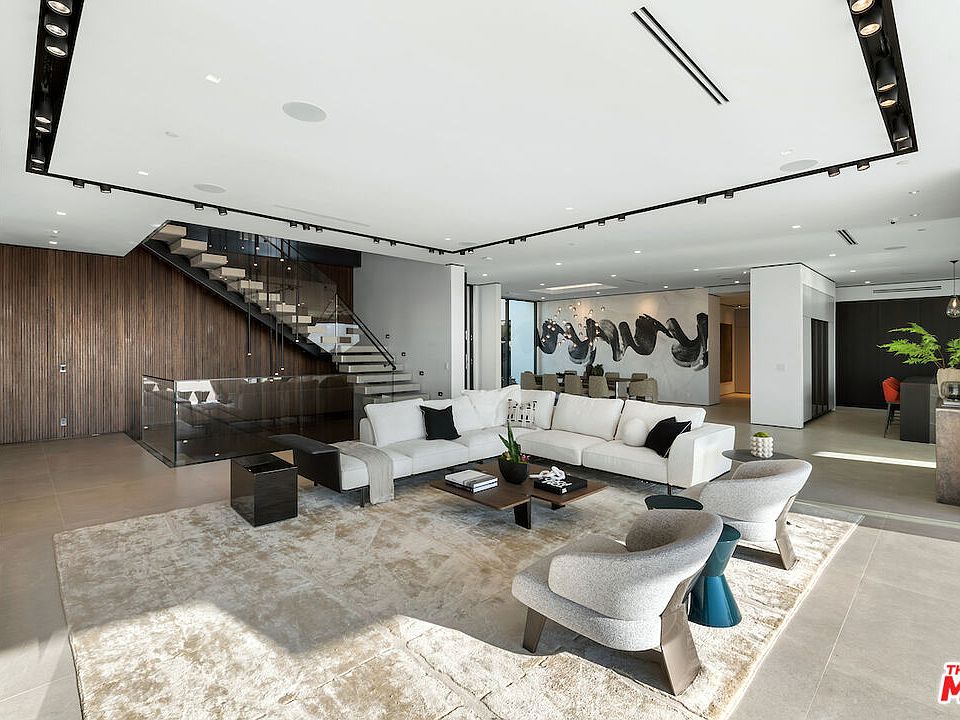 Photo 8 of the Hollywood Hills house