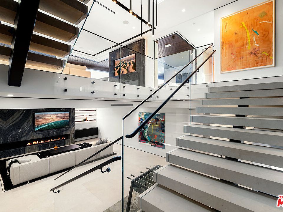 Photo 21 of the Hollywood Hills house